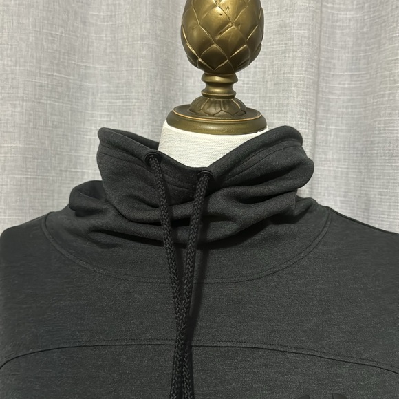 Under Armour Cowl Neck Top-S-Side Zip Pockets-Thumb Covers-Longer Length-Gray - Picture 3 of 16